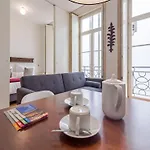 Quaint In The Heart Of Apartment *
